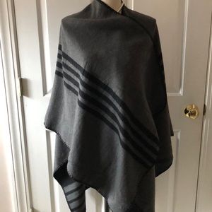 BB Dakota Reversible Cape